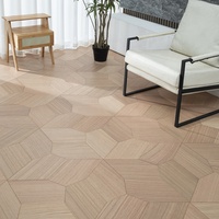 Plancher en bois de parquet en chêne blanc clair, motif irrégulier incurvé, panneau mural de fond, planchers en bois d'ingénierie