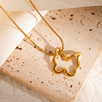 Collier en acier inoxydable en forme de cœur de papillon, chaîne en U, chaîne de clavicule non décolorante, design de niche inspiré du luxe