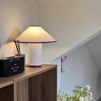 Lampe de table minimaliste danoise en forme de chapeau, lumière d'ambiance design pour bureau, salon, chambre et maison moderne.