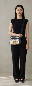 Bolsa Transparente de Estilo Moderno, Aprobada para Estadios, Bolsa de Compras de PVC con Correa Ajustable para Conciertos - Product Image 1