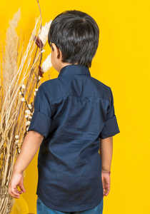 Camisa Formal Azul Marino para Niños con Corbata de Moño Roja, Camisa Elegante para Fiestas, Manga Corta, Cierre de Botones, Estilo Casual Inteligente - Product Image 2