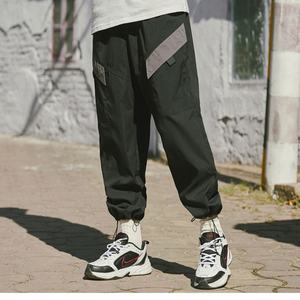 กางเกงวอร์มผู้ชายคุณภาพสูง OEM ผ้าโพลีเอสเตอร์ สไตล์สตรีทแวร์ มีเชือกผูกข้อเท้า กันลม ทรงหลวม เหมาะสำหรับออกกำลังกายและเล่นกีฬา - Product Image 5