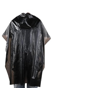 Tablier de protection jetable Tradeport en PE noir uni sans manches pour salon de coiffure, barbier, coloration et coupe – Idéal pour les stylistes - Product Image 1