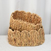 Panier de rangement ovale en jacinthe d'eau tressée avec poignées découpées pour table basse, salon et organisation domestique (vente en gros)