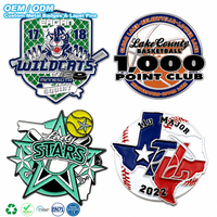 Épinglette personnalisée pour club sportif pour jeunes, en alliage de zinc, émail 3D multicouche, badge souvenir sportif personnalisé avec mascotte d'équipe
