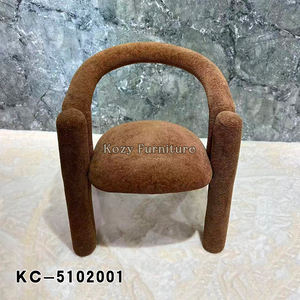Chaise en <span class=keywords><strong>tube</strong></span> courbé de forme spéciale de luxe léger chaise de salle à manger en velours minimaliste pour bureau à domicile tabouret de coiffeuse créatif design - Product Image 1