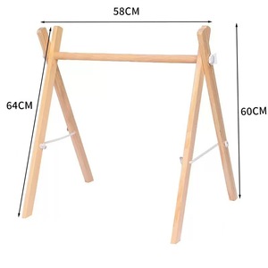 Gimnasio de actividades de madera para bebés con juguetes colgantes de nubes, estrellas y luna para bebés de 0 a 6 meses, incluye tapete de juego. - Product Image 4