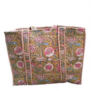 Bolso tote de algodón acolchado con estampado floral de mostaza y asas a rayas, elegante bolso de hombro acolchado para compras, viajes y uso diario. - Product Image 1