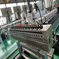 Machine d'extrusion de panneaux solaires en polycarbonate, ligne de production de panneaux solaires en polycarbonate pour serres, auvents d'ombrage