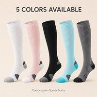 Chaussettes de tennis compressives et amortissantes pour femmes, avec semelle en tissu éponge, absorption des chocs, soutien du mollet, motif lettres color block, chaussettes amincissantes