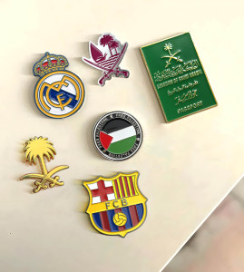 漫画クリック注文刻印スポーツメタル電話ステッカー越境ホットセール中東バッジピンメーカー在庫 - Product Image 6