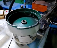 Système d'alimentation automatique à haute efficacité Machine d'alimentation Pièces en plastique métallique Mangeoire vibrante pour automatisation et robot
