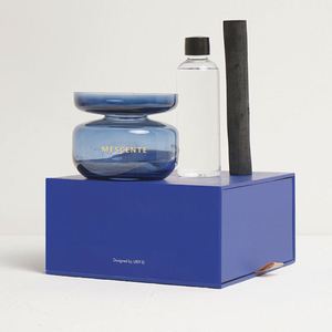 Diffuseur d'arômes en verre bleu violet MESCENTe avec bâtonnets noirs, huile parfumée pour la maison - Product Image 4