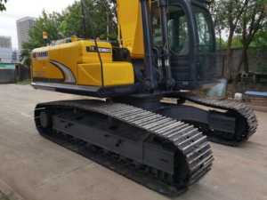 Excavadora Kobelco SK200D Usada de 20 Toneladas, Eficiente en Consumo de Combustible, para Obras Municipales y Movimiento de Tierras, Bien Mantenida, Original de Japón - Product Image 5