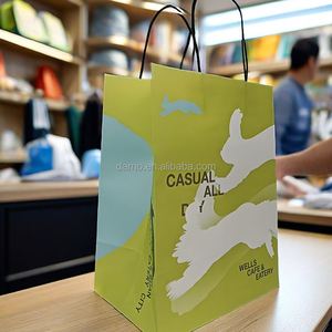 Bolsas de Compra de Papel Negro Resistentes, Personalizables para Empaque de Ropa de Boutique - Product Image 1