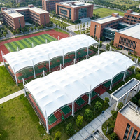 Auvent à membrane tendue multi-arches pour terrains de basketball scolaires, structure en acier résistant à la corrosion, protection UV, stade sportif