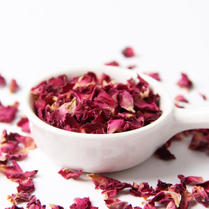 Reine natürliche getrocknete rote Rosenblätter essbare kleine Rosenblätter trockenes Kraut für Tee Kuchen Hochzeit Kerze Handwerk Seife Ätherisches Öl Herstellung - Product Image 1