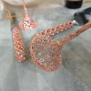 Verre à champagne en diamant à bordure en or rose de luxe avec logo personnalisé Verres à vin en diamant en or rose Ensemble de couteaux à gâteau et de pelles pour mariage - Product Image 5
