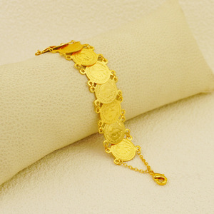 Женский позолоченный браслет с геометрическим рисунком - Product Image 4