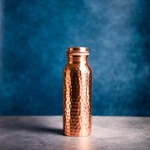 Bouteille en cuivre pur à 100 pour cent de style antique pour la santé ayurvédique stimulant la digestion et le système immunitaire - Product Image 2