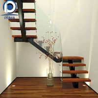 Escalier en colimaçon en bois massif sur mesure PRIMA, design flottant moderne pour villa intérieure