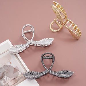 Grandes <span class=keywords><strong>pinces</strong></span> à cheveux 11.5cm à double plumes en relief Pince à cheveux en alliage de zinc Barrettes épingles à cheveux requin pour queue de cheval fille - Product Image 6