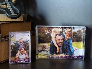 Cadre photo en plastique transparent 4x6 flottant et scintillant en acrylique avec liquide pailleté pour cadeau - Product Image 2