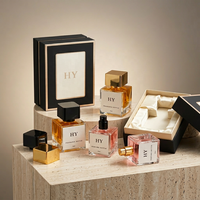 Flacons de Parfum Cubiques en Verre Épais de Luxe 30ml 50ml avec Col Sertissable et Bouchons Carrés Noirs et Or Élégants avec Pompe Vaporisateur