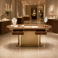 Présentoir à bijoux ovale avec tiroirs intégrés et plateaux en verre encastrés ; Vitrine de présentation de bijoux de luxe de style îlot