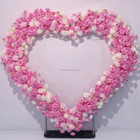 Arche de fleurs artificielles en forme de cœur personnalisée NINI avec toile de fond de fleurs blanches pour la décoration d'arrangements de mariage
