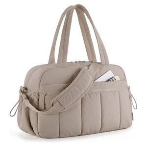 Sac de voyage matelassé léger et imperméable avec logo personnalisé pour le sport, le yoga, la gym, et poche humide intégrée - Product Image 1