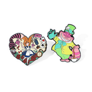 Broche personnalisée <span class=keywords><strong>Alice</strong></span> <span class=keywords><strong>Wonderland</strong></span> <span class=keywords><strong>Cat</strong></span> Insigne de goutte d'huile en alliage Gravure Sac en métal plaqué Vêtements Anniversaires Graduations - Product Image 5