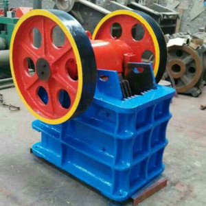 Concasseur à mâchoires mobile compact pour pierre avec convoyeur et boîte de vitesses, faible coût d'entretien, capacité 2-7t/h, double alimentation électrique et diesel - Product Image 2