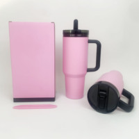 Gobelet à paille rabattable Messi GOAT rose 40oz 2026, compatible avec le porte-gobelet de voiture, couvercle 100% étanche, prêt à être expédié, couvercle de remplacement