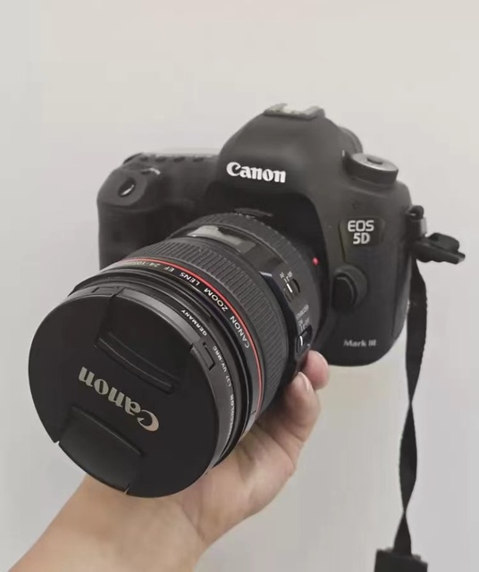 Used Canons 5D Mark III With 24-105mm F4 L IS USM SLR Full Frame Professional Digital Camera Wholesale