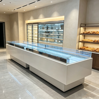 Vitrine de présentation de pâtisseries de comptoir ODM sur mesure, refroidissement par air avec étagères réglables pour boulangerie, pâtisserie et desserts