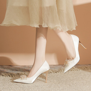 9888A-146 Sandalias de Tacón Alto con Flores de Satén, Punta Puntiaguda, Tacón de Aguja, Elegantes Zapatos de Vestir para Mujer para Bodas y Fiestas - Product Image 4