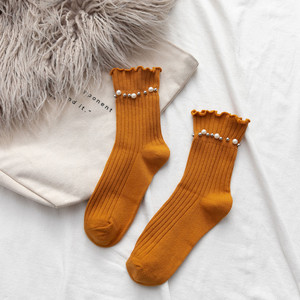 Vente en gros de <span class=keywords><strong>chaussettes</strong></span> pour femmes à la mode <span class=keywords><strong>jolies</strong></span> perles à volants en coton technique de tricot esthétique pour le printemps - Product Image 3