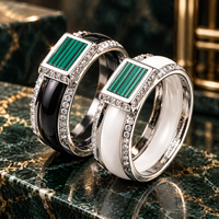 JLM Ensemble de bagues de couple vintage en céramique noire et blanche avec incrustation rayée verte et pierres CZ pavées, alliance d'anniversaire et de mariage