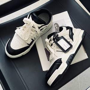 Chaussures de sport décontractées en gros pour hommes et femmes, à lacets, anti-odeur, semelles épaisses, doublure intérieure en maille, talon haut et large - Product Image 2