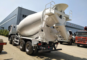 รถผสมคอนกรีตดีเซล SINOTRUK-HOWO รุ่นใหม่ ประสิทธิภาพสูง ขนาด 10 ลูกบาศก์เมตร พร้อมเกียร์ธรรมดา 400 แรงม้า ท่อจ่ายคอนกรีตแบบสม่ำเสมอ ป้องกันการอุดตัน - Product Image 4