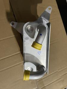 Nuovi pezzi di ricambio per auto di fabbrica JB3Z7A095C di alta qualità per il radiatore dell'olio di trasmissione A/T per il 2.0 Ford Ranger - Product Image 3