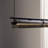 Italienischer Minimalistischer Restaurant-Kronleuchter im Industriestil Hochwertige Designer-Beleuchtung Eisen Schwarz Kreative Lange Streifenform Esstischlampe