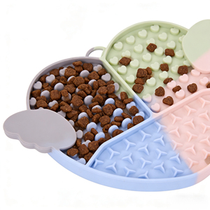 แผ่นรองเลียอาหารสัตว์เลี้ยงรูปทรงพิเศษสำหรับสุนัขและ<span class=keywords><strong>แมว</strong></span> หลากสีสัน ป้องกันการรั่วซึม เป็นมิตรกับสิ่งแวดล้อม พกพาสะดวก ดีไซน์สวยงาม ช่วยให้กินอาหารช้าลง - Product Image 4