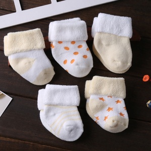 Nouvel ensemble de chaussettes pour bébé fille, motif rayé doux, amusant et mignon, en coton biologique, idéal pour l'hiver - Product Image 5
