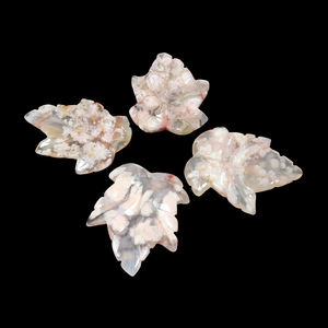 Ciondolo in Agata Naturale a Forma di Foglia d'Acero con Cristallo di Fiori di Ciliegio per Guarigione, Protezione, Energia, Bilanciamento dei Chakra, Regalo Spirituale - Product Image 1