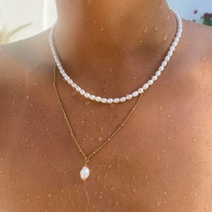 Collier ras du cou tendance avec pendentif plaqué or 18 carats et perles d'eau douce superposées, bijoux unisexes - Product Image 5