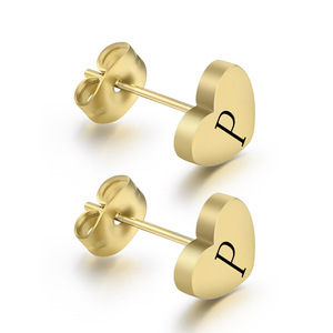 Boucles d'oreilles en forme de cœur 8MM en alliage de zinc gravées au laser avec la lettre L, bijoux cadeau - Product Image 5