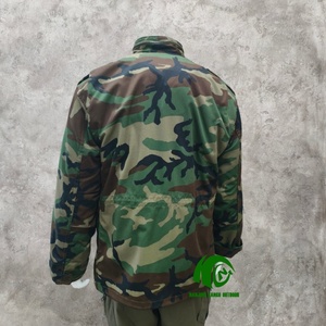 Veste imperméable M65 avec doublure amovible et plusieurs poches, veste tactique chaude camouflage coupe-vent pour le camping et la randonnée en hiver - Product Image 4
