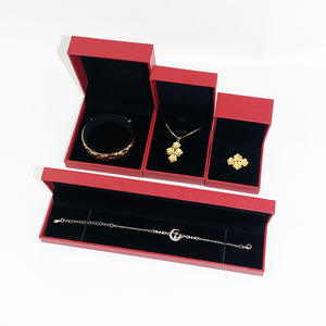 Lao Fengxiang กำไลข้อมือกล่องเครื่องประดับสไตล์ทแยงมุมขวาสีแดง - Product Image 5